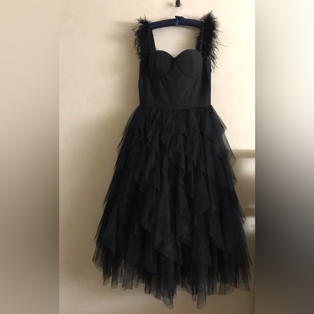 Feather Straps Black Party Gown - Picture 2 of 12